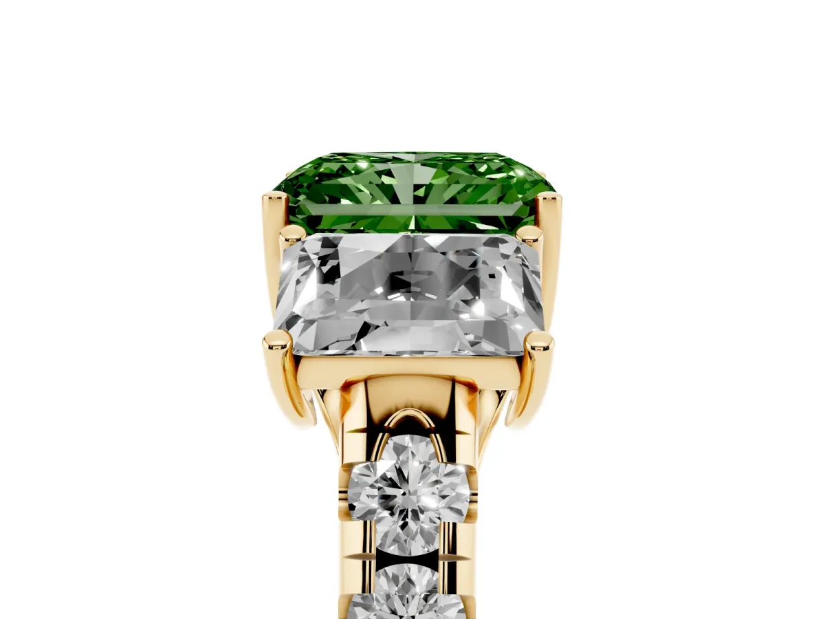 Fancy Green Three-Stone Radiant Cut Diamond Pavé Band with Prong Setting Yellow gold