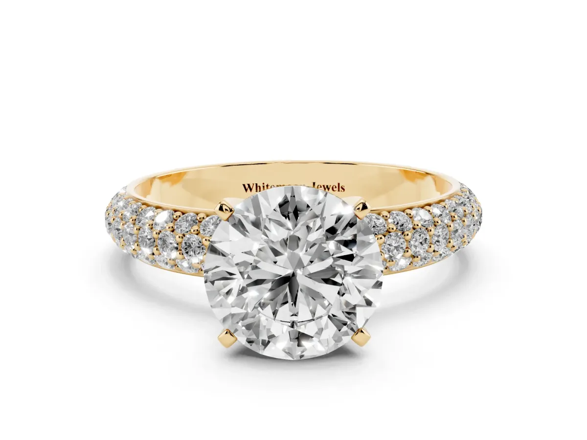 Round Cut Diamond Solitaire Ring with Prong Setting and Pavé Band Yellow gold