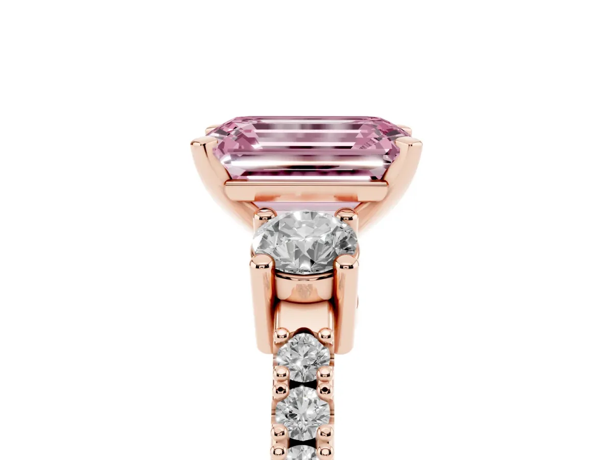 Fancy Pink Emerald Cut Three-Stone Diamond Pavé Band with Prong Setting Rose gold