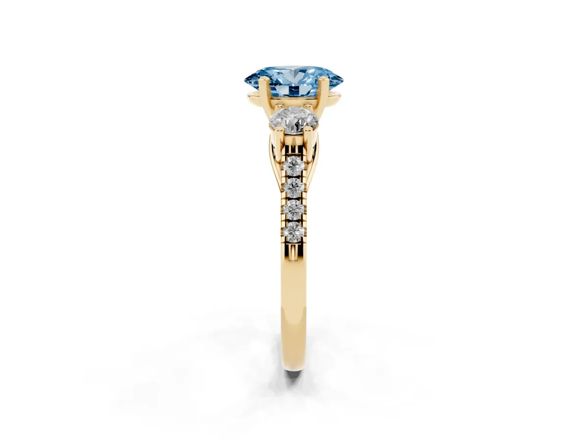 Fancy Blue Three-Stone Oval Cut Diamond Pavé Band with Four-Prong Setting Yellow gold