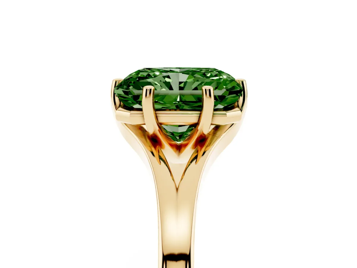 Fancy Green Radiant Cut Solitaire Diamond Ring with Six-Prong Setting and Tapered Band Yellow gold