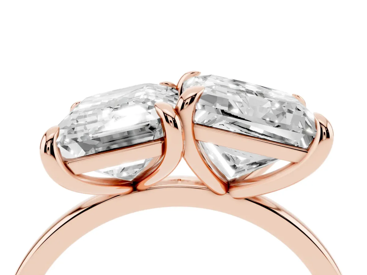 Emerald and Princess Toi Moi Ring with Prong Setting and Plain Band Rose gold