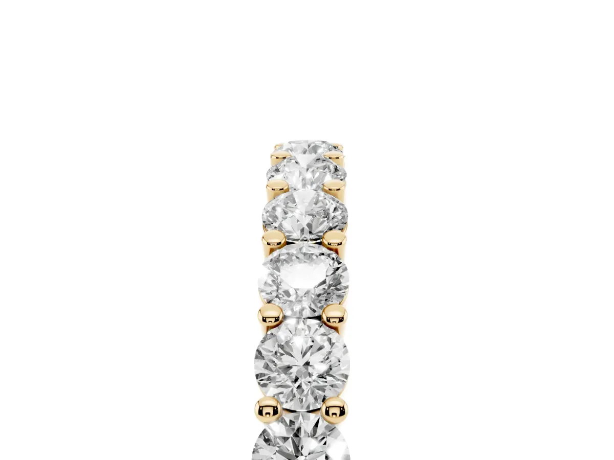 Alternating Round Diamond Promise Ring with Round Diamond Accents Yellow gold