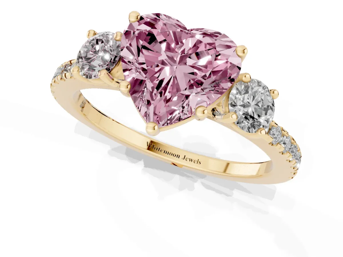 Fancy Pink Three-Stone Heart Cut Cut Diamond Pavé Band with Prong Setting Yellow gold
