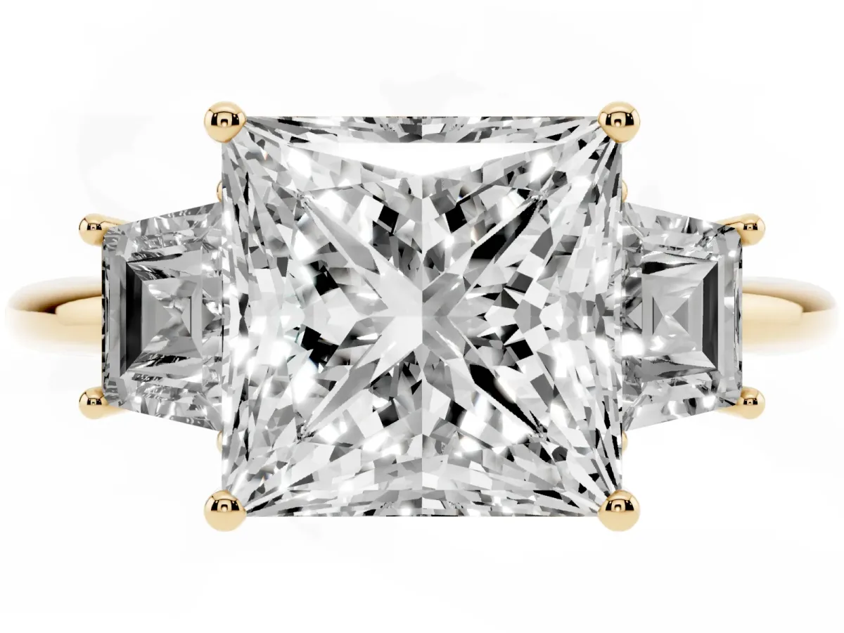 Princess Cut Diamond Three-Stone Ring with Trapezoid Side Stones and Prong Setting Yellow gold