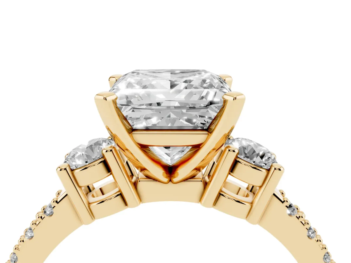 Princess Cut Three-Stone Diamond Pavé Band with Prong Setting Yellow gold