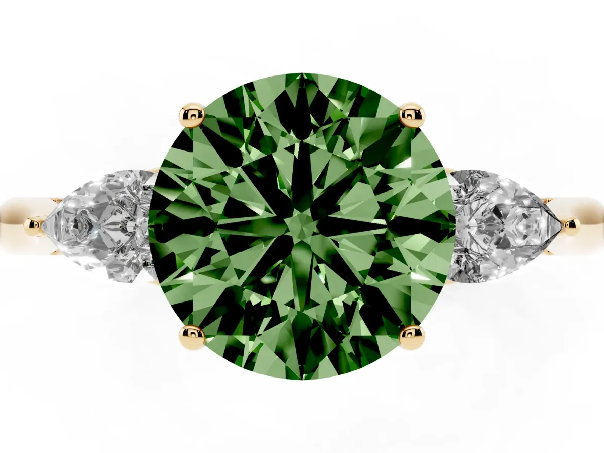 Fancy Green Three-Stone Round Cut Brilliant Diamond Solitaire Ring with Tapered Band and Four-Prong Setting Yellow gold