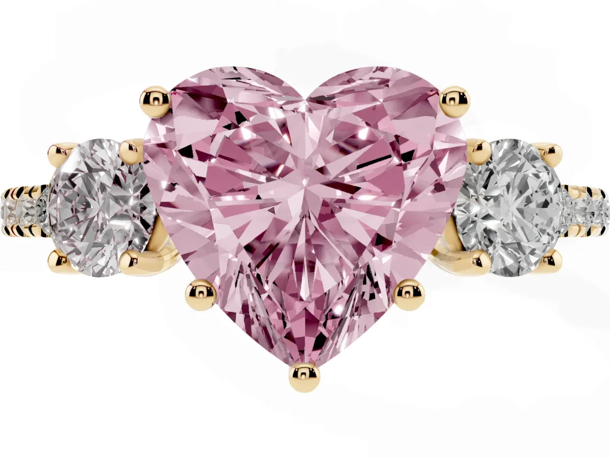 Fancy Pink Three-Stone Heart Cut Cut Diamond Pavé Band with Prong Setting Yellow gold