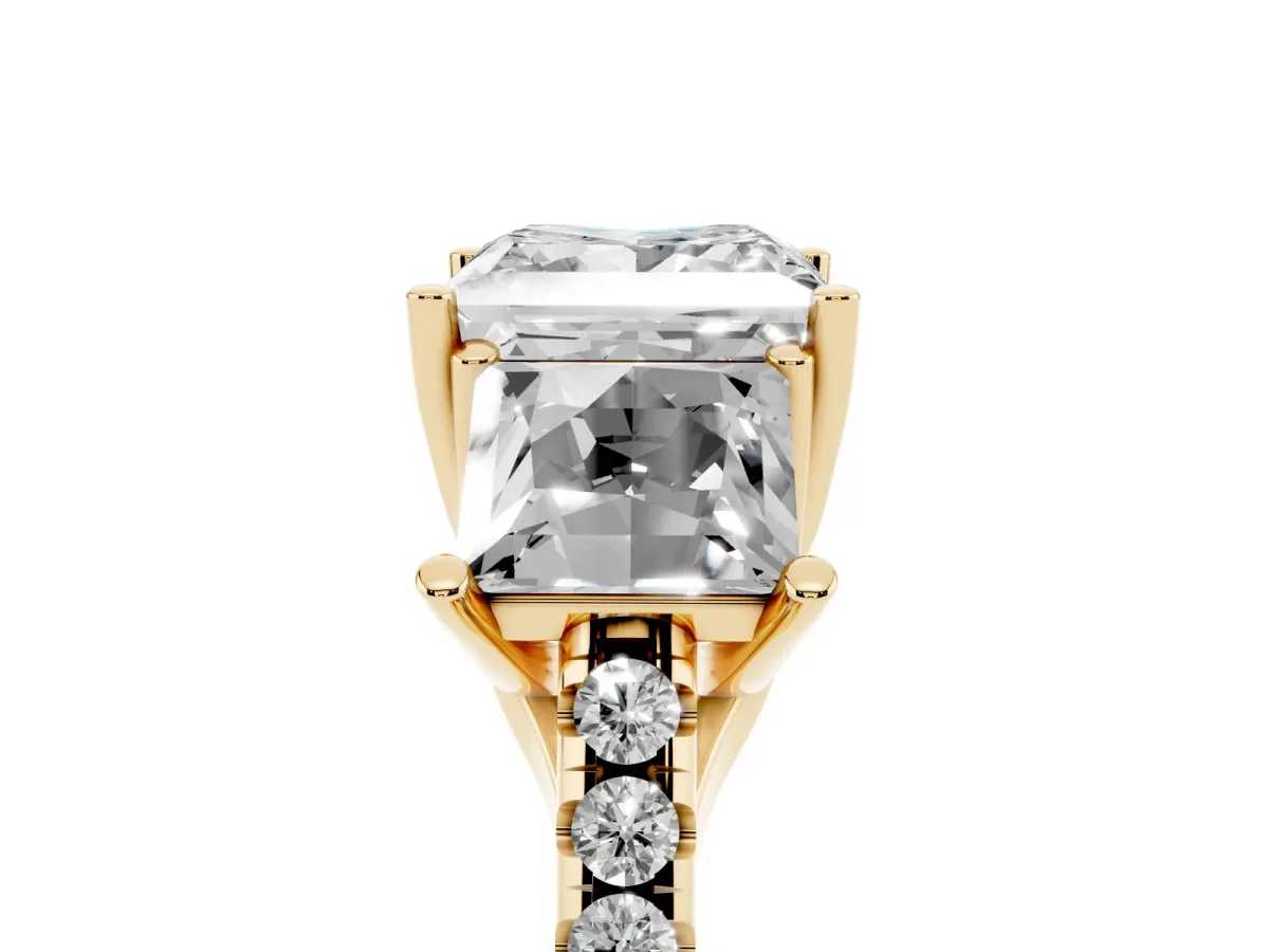 Three-Stone Princess Cut Diamond Ring with Round Pavé Band and Prong Setting Yellow gold
