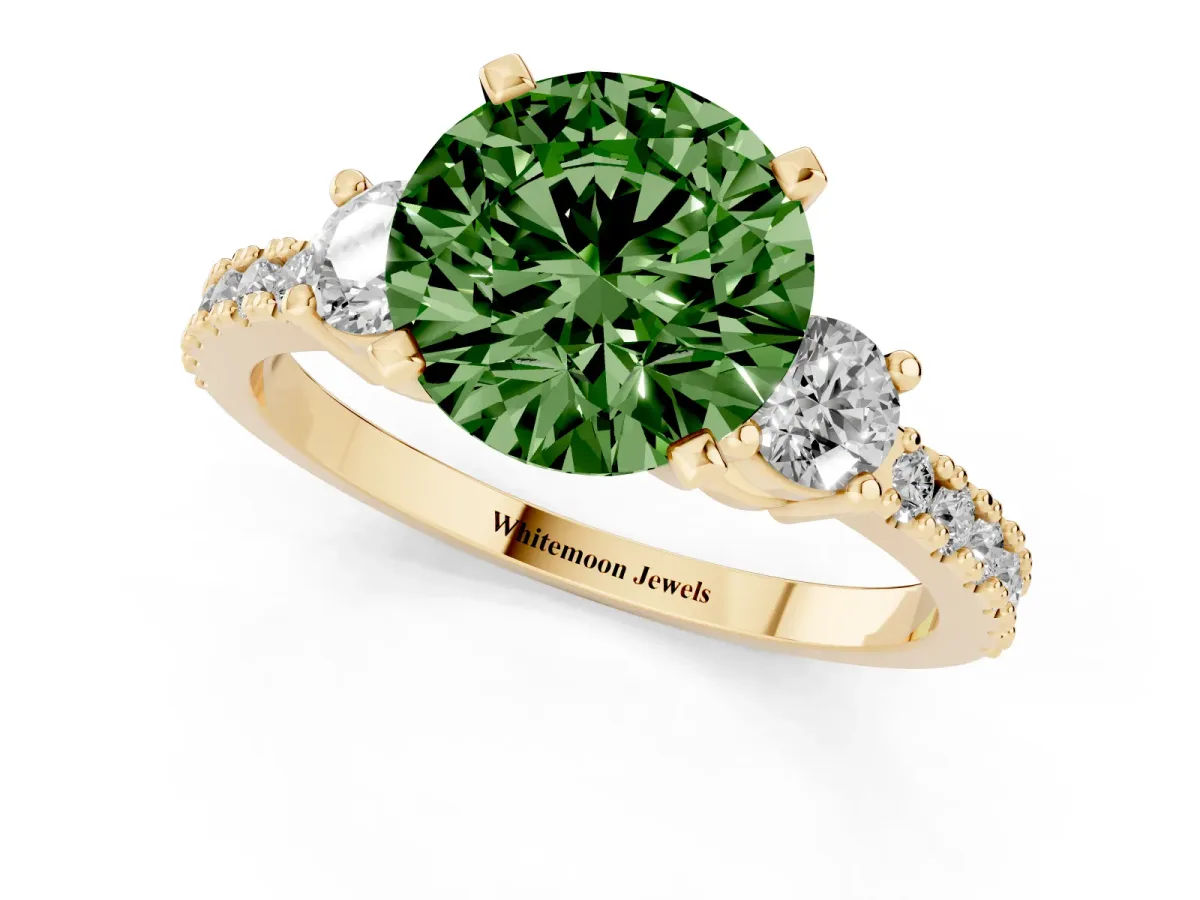 Fancy Green Round Cut Three-Stone Diamond Pavé Band with Prong Setting Yellow gold