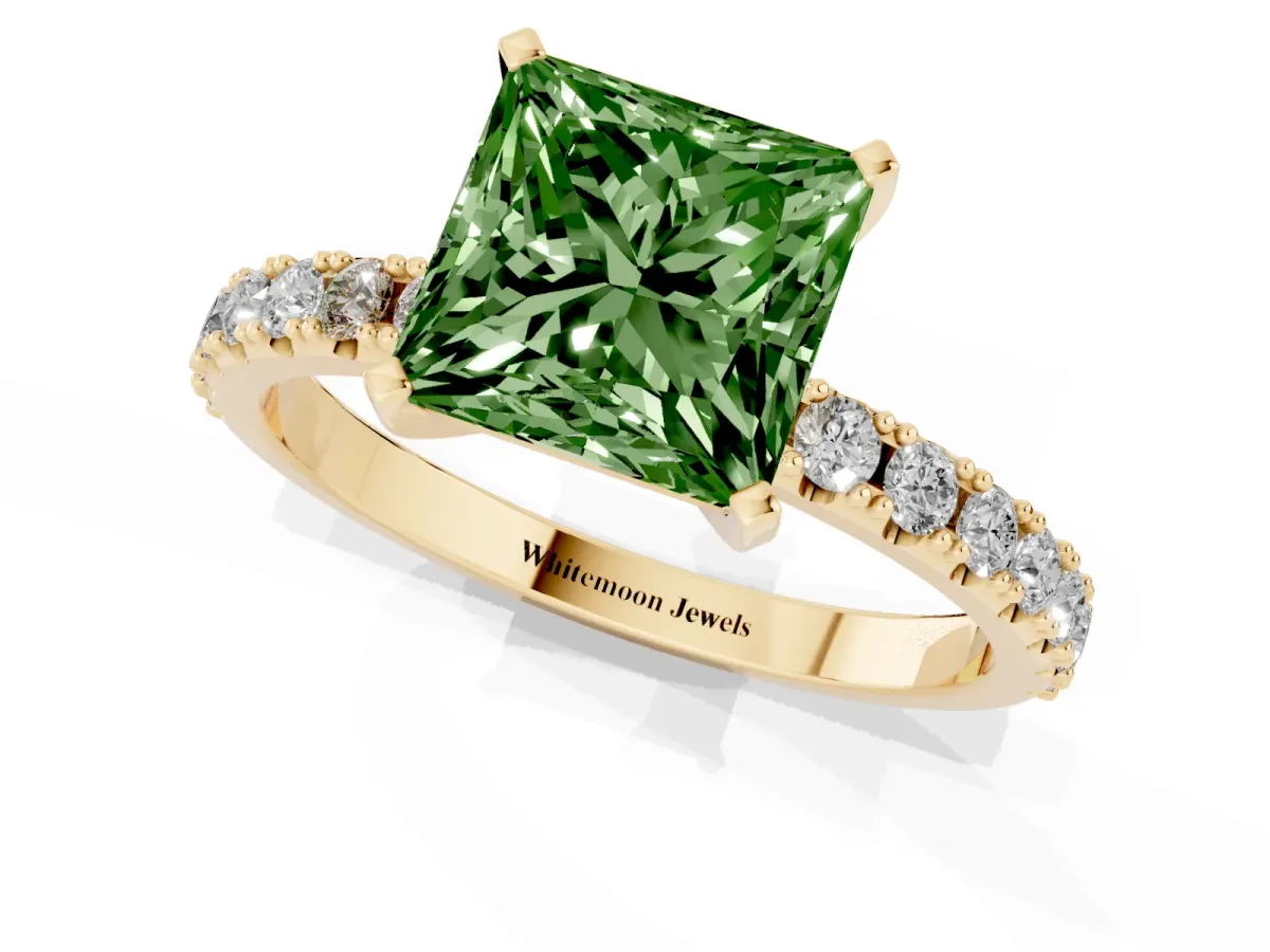 Fancy Green Princess Cut Diamond Solitaire Pavé Band with Four-Prong Setting Yellow gold