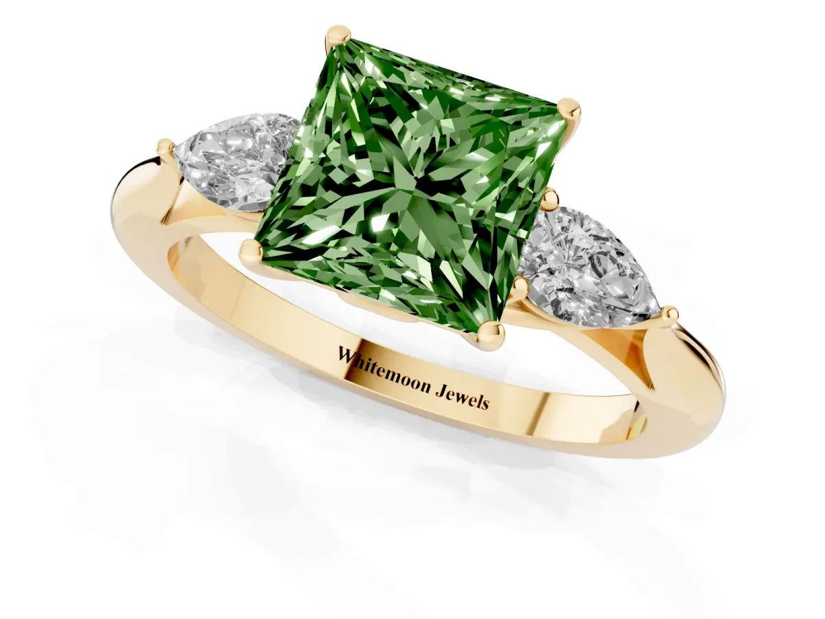 Fancy Green Three-Stone Princess Cut Brilliant Diamond Solitaire Ring with Tapered Band and Four-Prong Setting Yellow gold