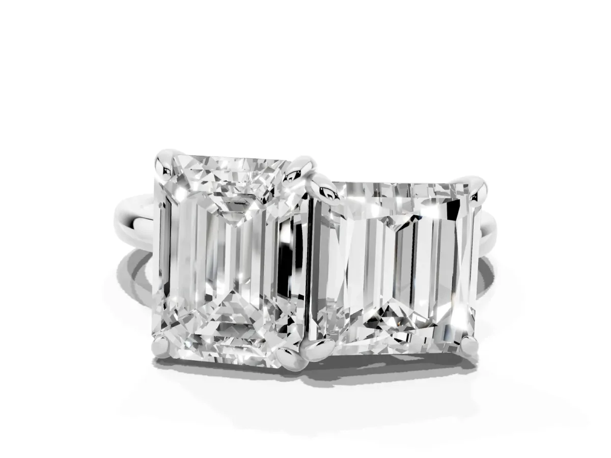 Emerald and Princess Toi Moi Ring with Prong Setting and Plain Band Platinum