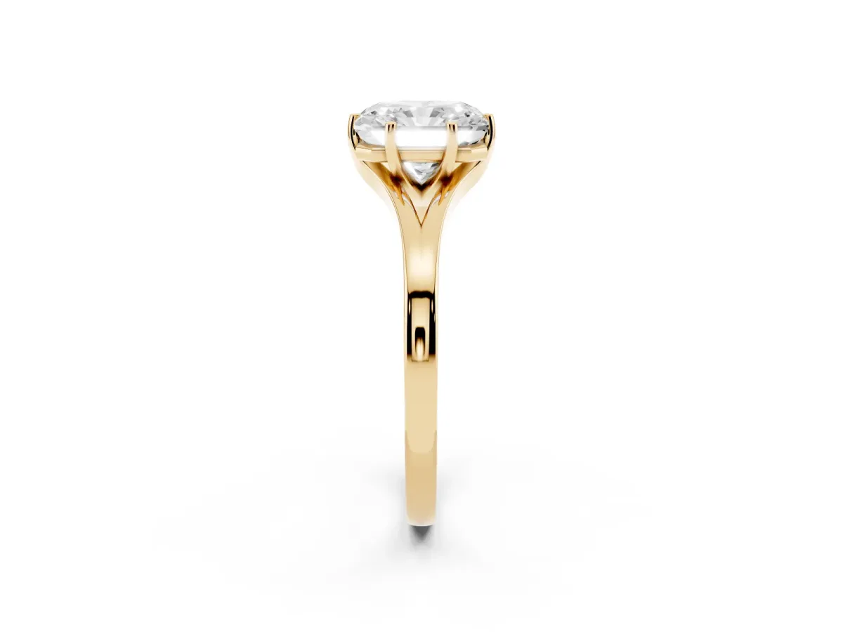 Radiant Cut Solitaire Diamond Ring with Six-Prong Setting and Tapered Band Yellow gold