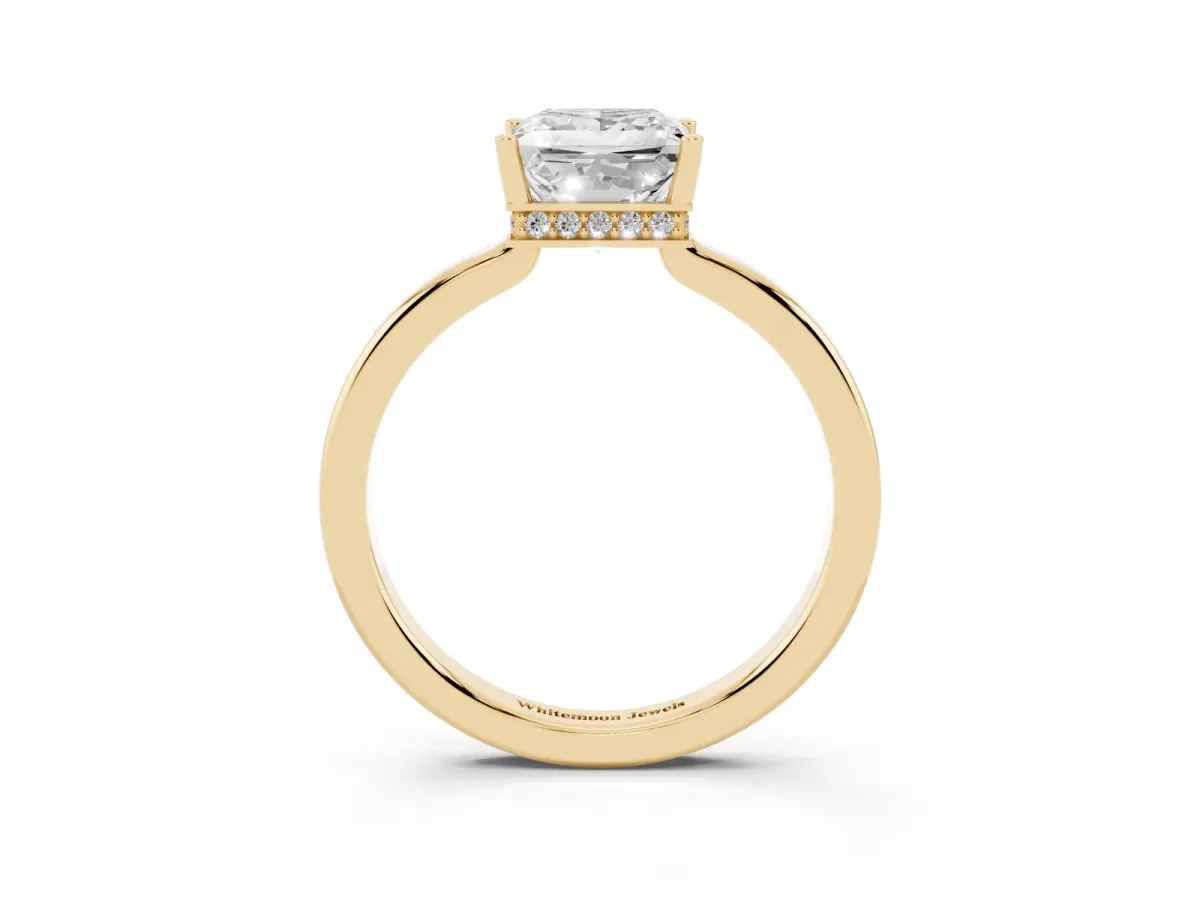 Princess Cut Cut Solitaire Engagement Ring with Four-Prong Setting on a Classic Band Yellow gold