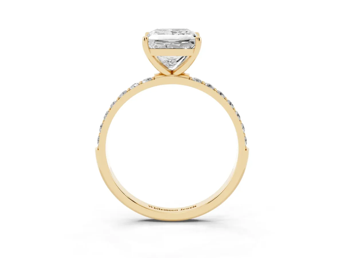 Princess Cut Diamond Solitaire Ring with Round Pavé Shoulders and Prong Setting Yellow gold