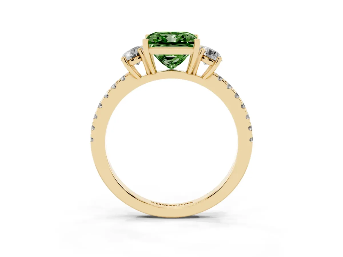 Fancy Green Three-Stone Princess Cut Cut Diamond Pavé Band with Prong Setting Yellow gold