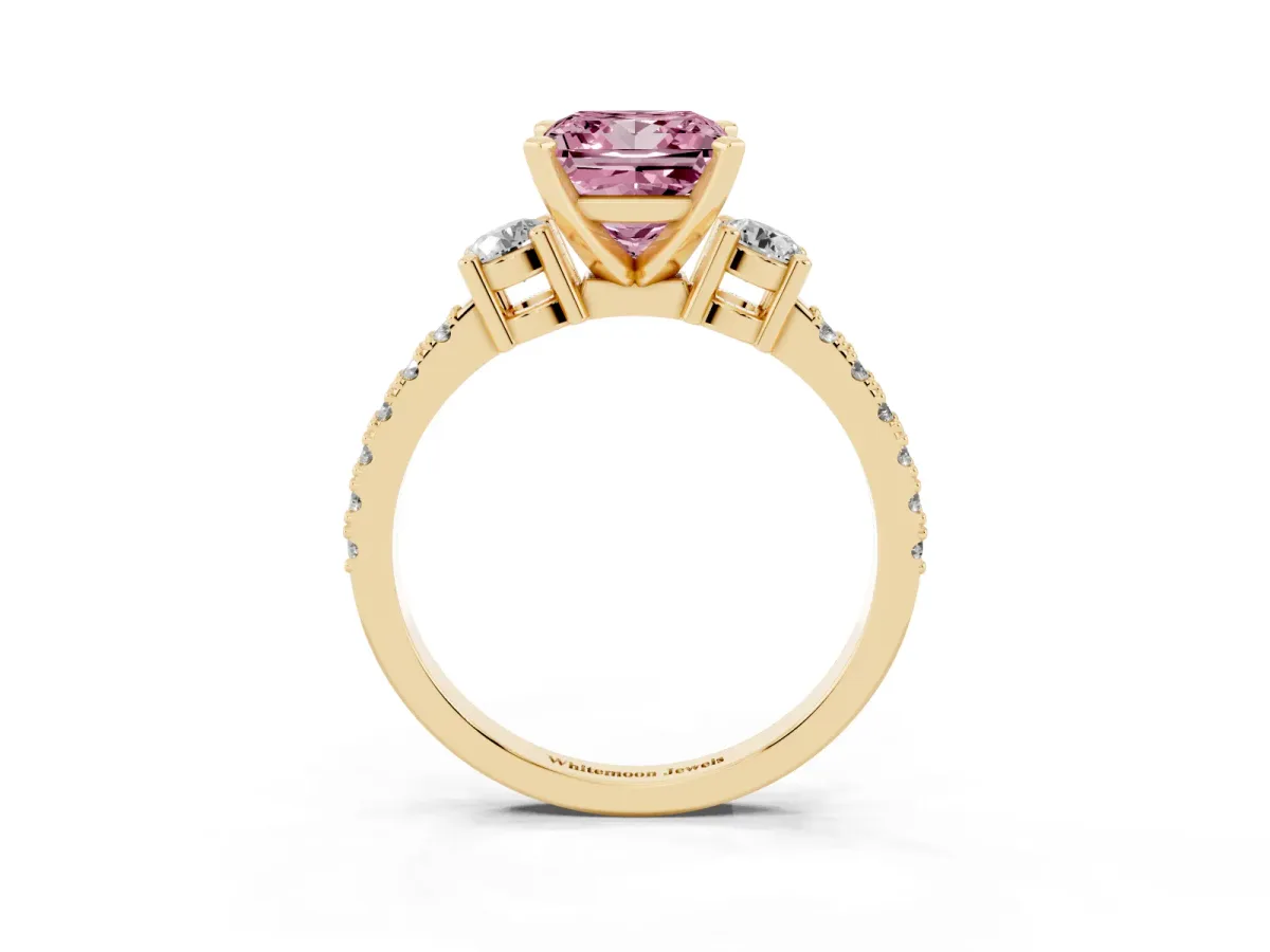 Fancy Pink Princess Cut Three-Stone Diamond Pavé Band with Prong Setting Yellow gold