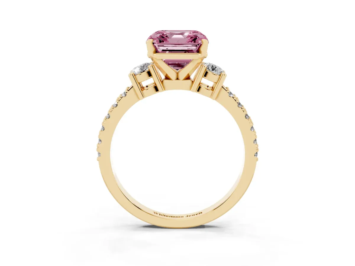 Fancy Pink Asscher Cut Three-Stone Diamond Pavé Band with Prong Setting Yellow gold