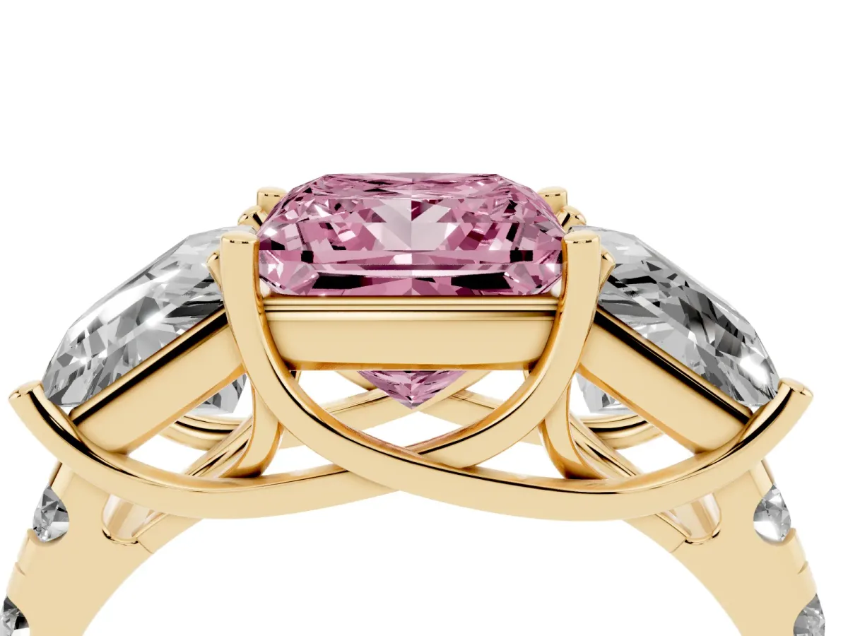 Fancy Pink Three-Stone Princess Cut Diamond Pavé Band with Prong Setting Yellow gold