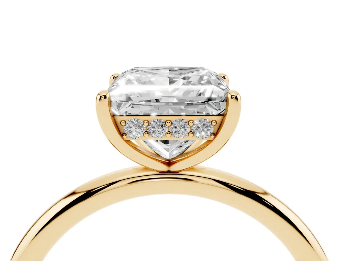 Princess Cut Solitaire Diamond Ring with a Classic Band and Four-Prong Setting Yellow gold