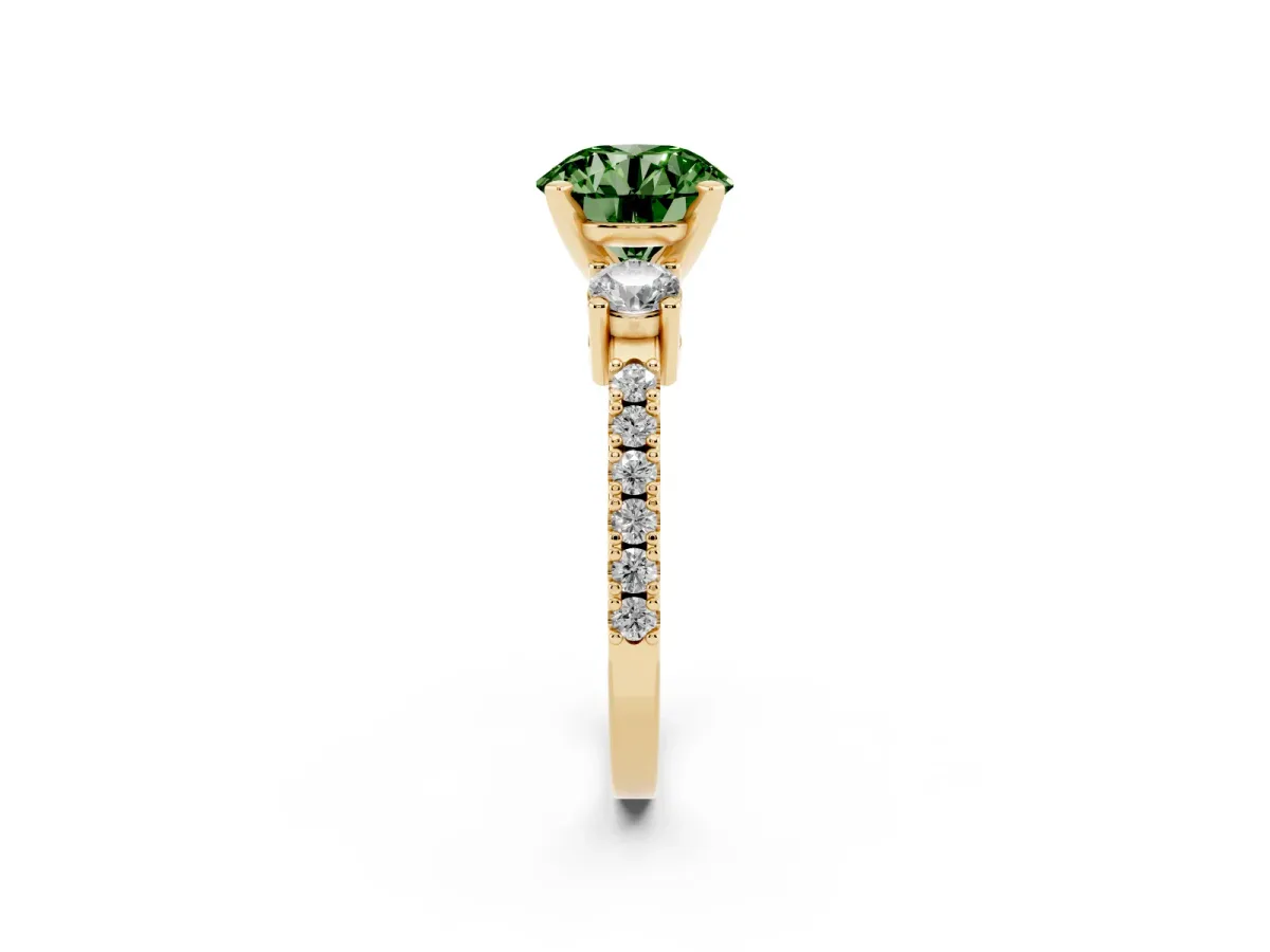 Fancy Green Round Cut Three-Stone Diamond Pavé Band with Prong Setting Yellow gold