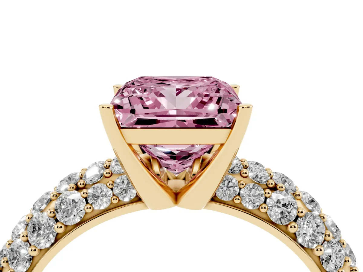 Fancy Pink Princess Cut Diamond Pavé Band Solitaire Ring with Four-Prong Setting Yellow gold