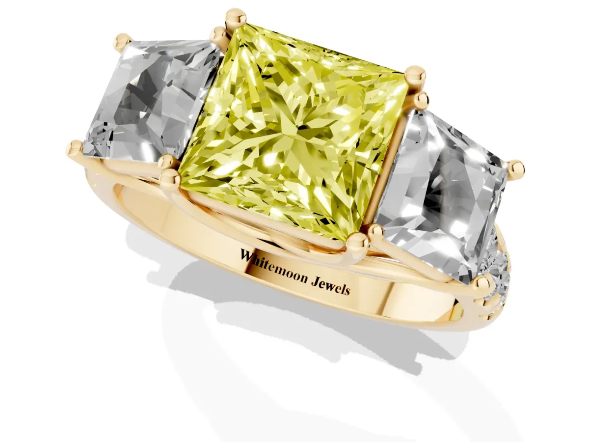 Fancy Yellow Three-Stone Princess Cut Diamond Pavé Band with Prong Setting Yellow gold