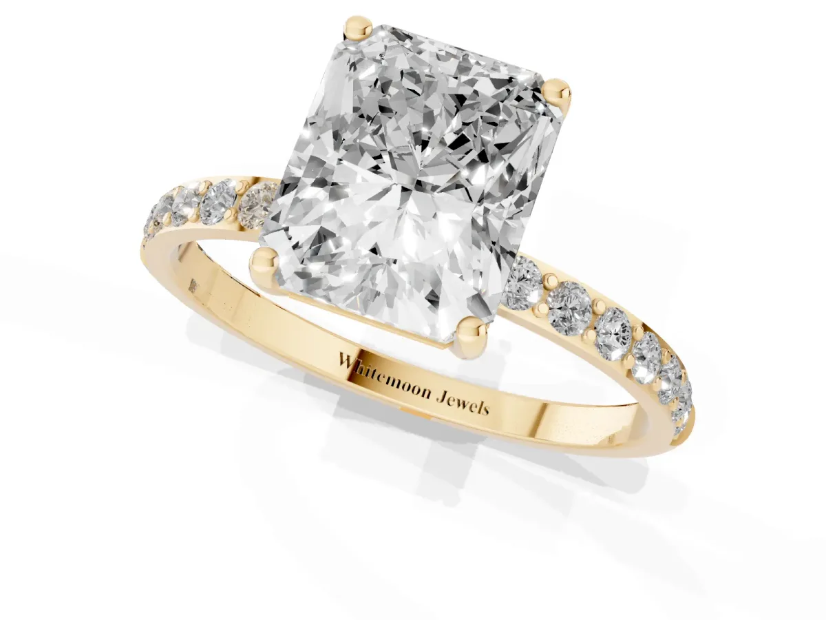 Radiant Cut Diamond Solitaire Ring with Round Pavé Shoulders and Prong Setting Yellow gold