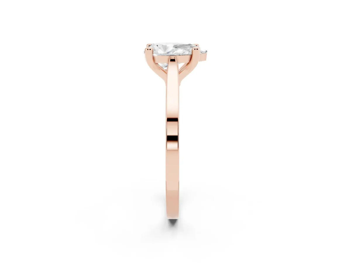 Pear Cut Solitaire Diamond Ring with Four-Prong Setting and Tapered Band Rose gold