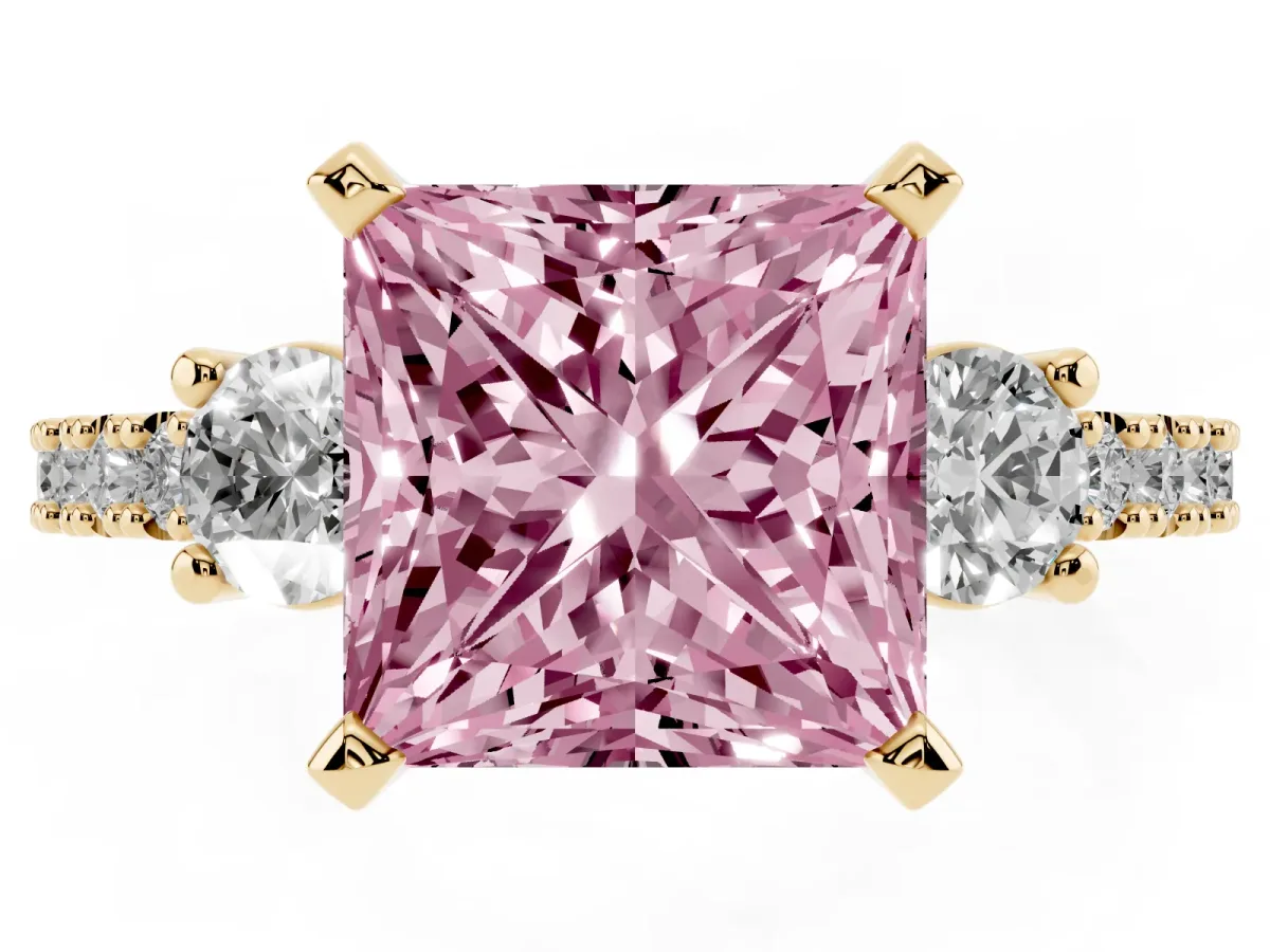 Fancy Pink Princess Cut Three-Stone Diamond Pavé Band with Prong Setting Yellow gold