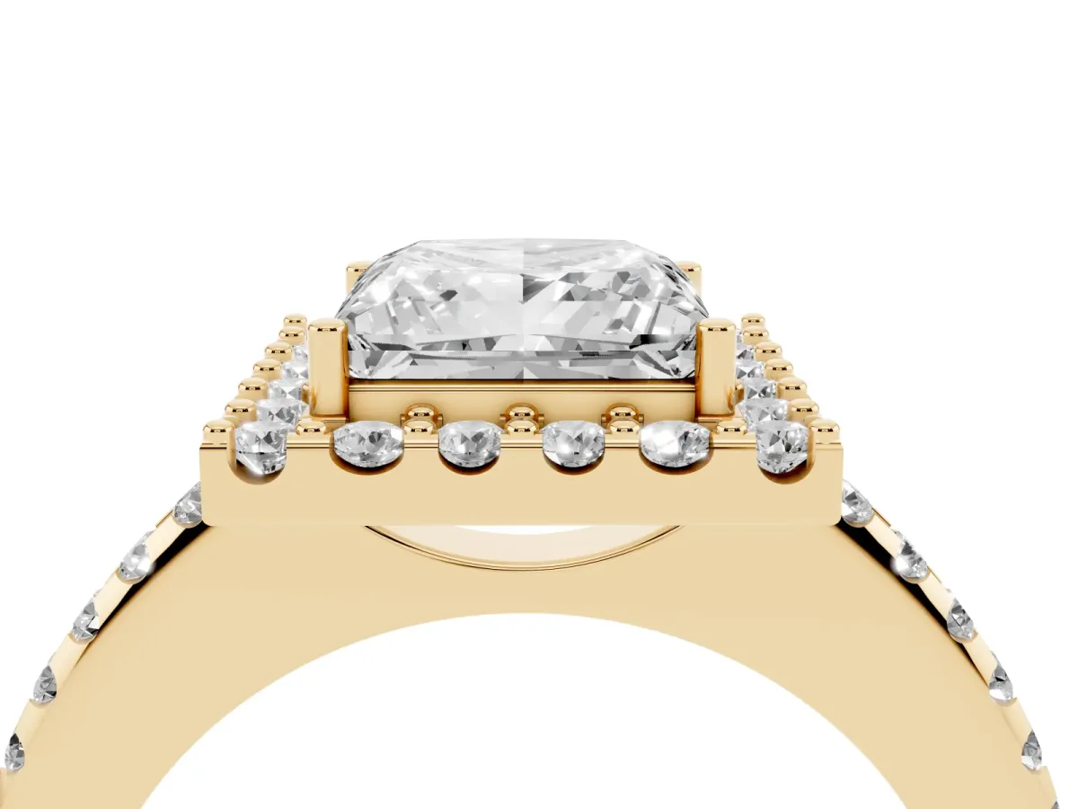 Princess Cut Diamond Pavé Halo Ring with Four-Prong Setting Yellow gold