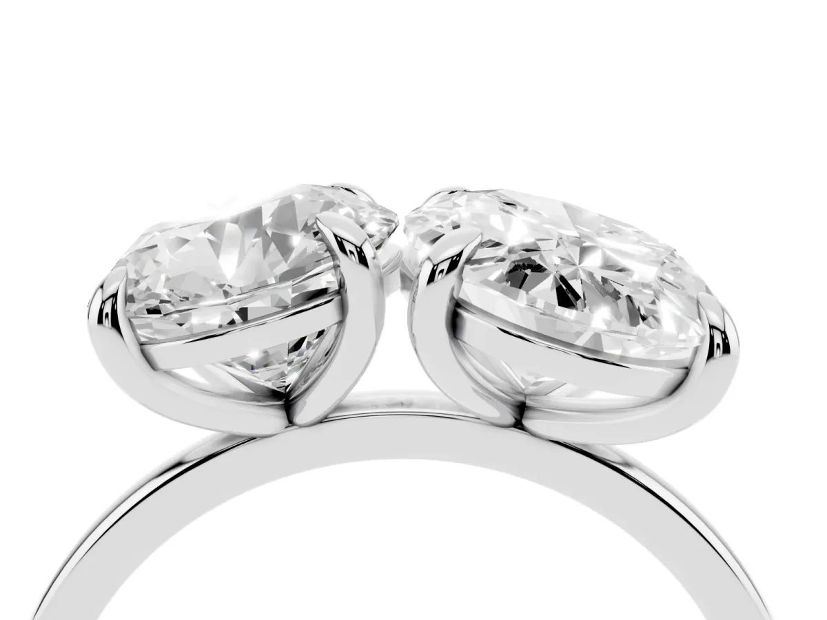 Round and Oval Toi Moi Ring with Prong Setting and Plain Band White gold