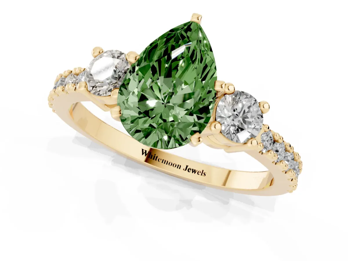 Fancy Green Pear Cut Three-Stone Diamond Pavé Band with Prong Setting Yellow gold
