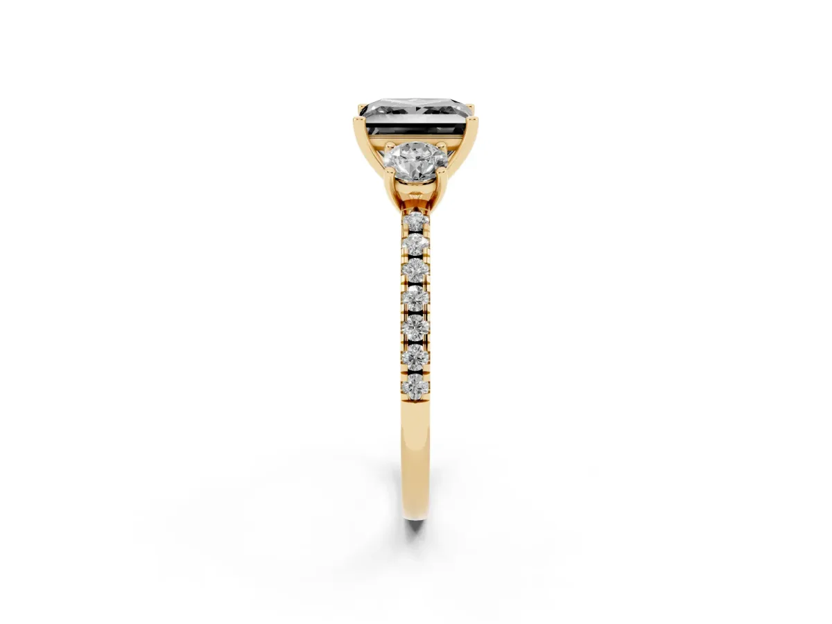 Fancy Black Three-Stone Princess Cut Cut Diamond Pavé Band with Prong Setting Yellow gold