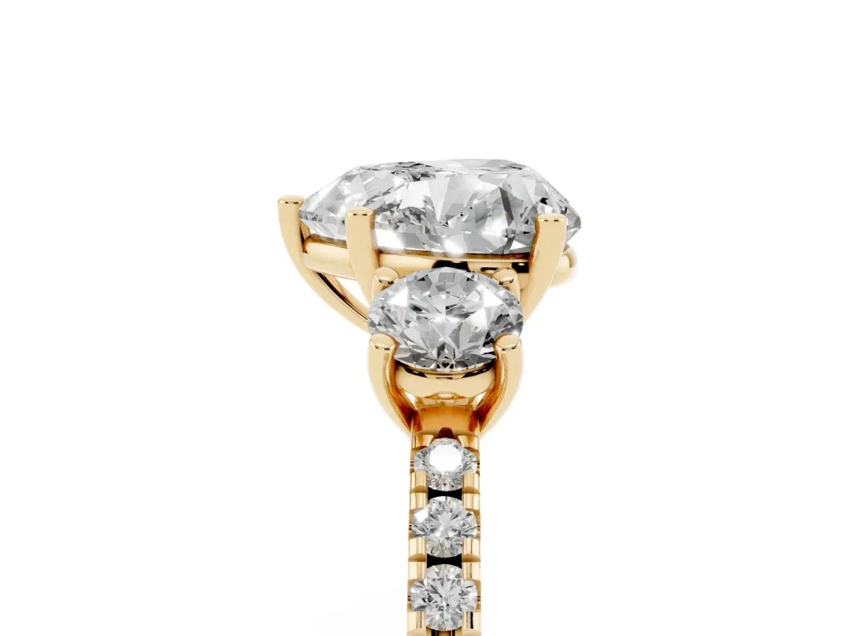 Three-Stone Heart Cut Cut Diamond Pavé Band with Prong Setting Yellow gold