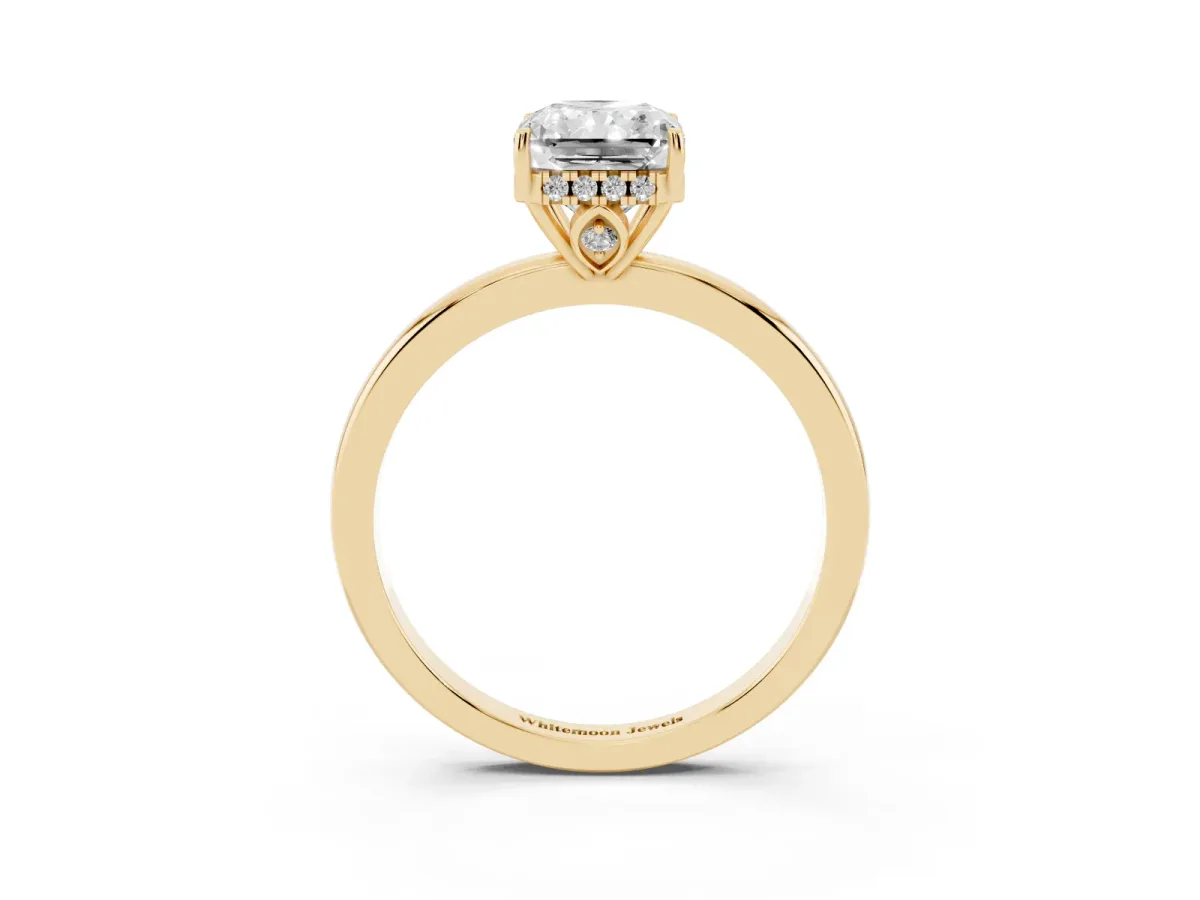 Radiant Cut Solitaire Diamond Ring with Prong Setting and Plain Band Yellow gold