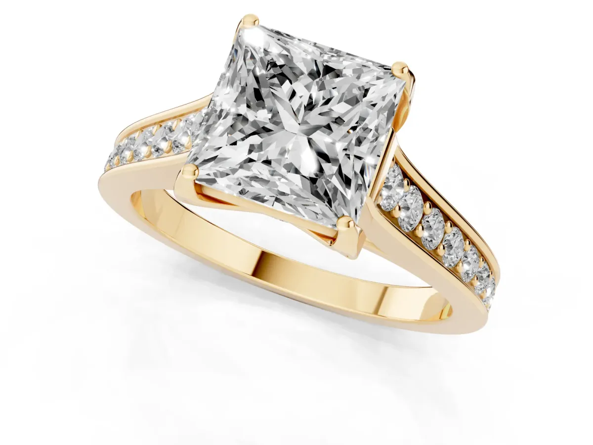 Princess Cut Brilliant Cut Diamond Engagement Ring with Pavé Band and Four-Prong Setting Yellow gold