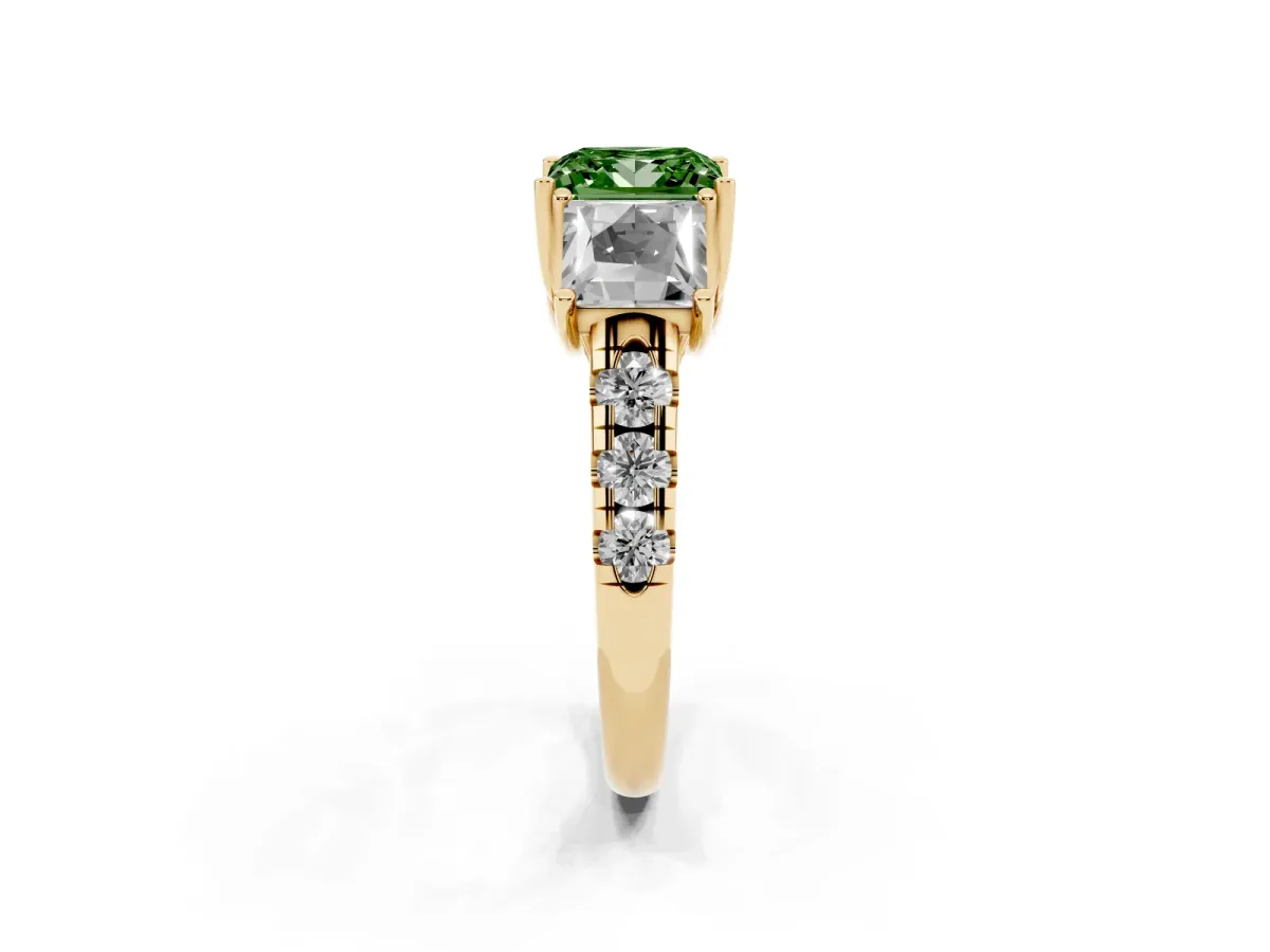 Fancy Green Three-Stone Princess Cut Diamond Pavé Band with Prong Setting Yellow gold