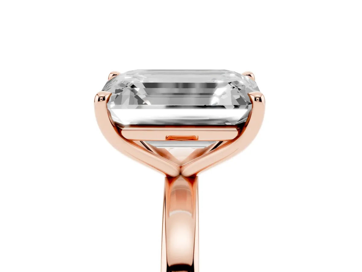 Fancy Green Emerald Cut and Emerald Cut Toi Moi Ring with Prong Setting Rose gold