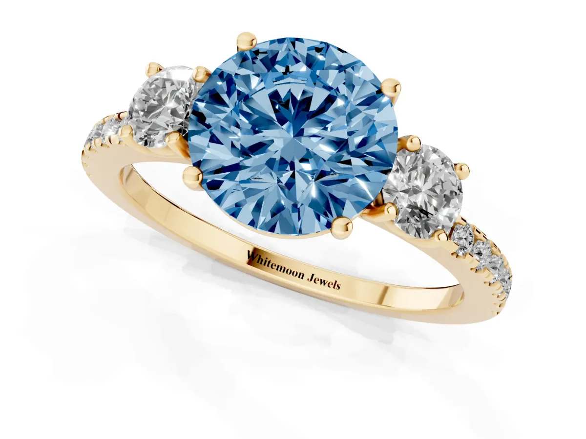 Fancy Blue Three-Stone Round Cut Cut Diamond Pavé Band with Prong Setting Yellow gold