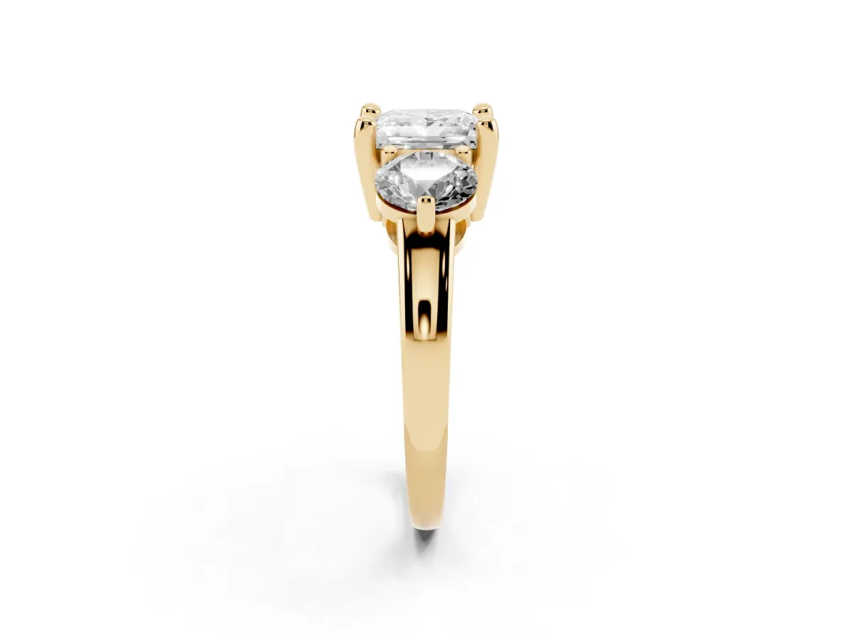 Three-Stone Princess Cut Brilliant Cut Solitaire Ring with Prong Setting on a Classic Band Yellow gold
