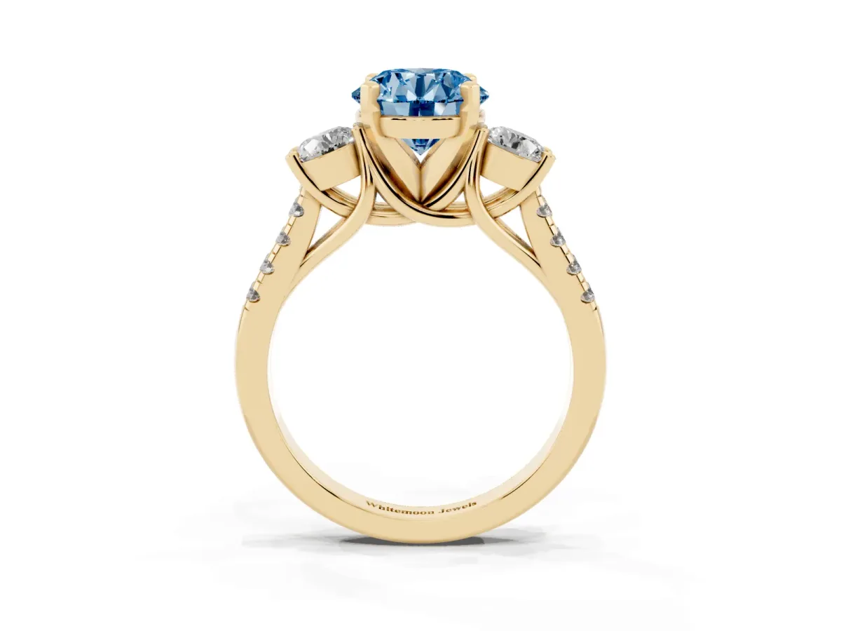 Fancy Blue Three-Stone Round Cut Diamond Pavé Band with Four-Prong Setting Yellow gold