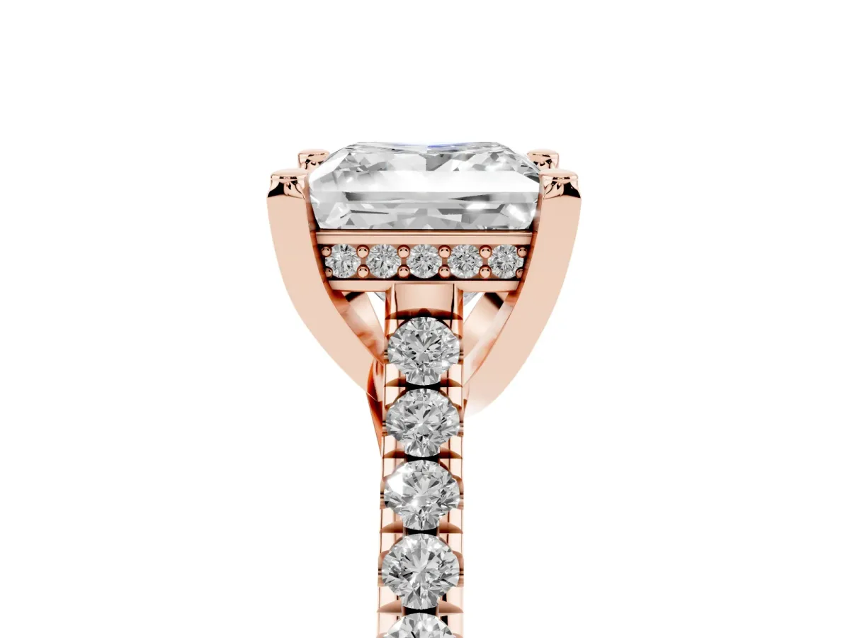 Princess Cut Brilliant Diamond Solitaire with Pavé Band and Four-Prong Setting Rose gold
