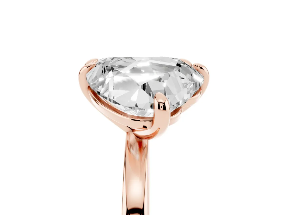 Emerald and Heart Toi Moi Ring with Prong Setting and Plain Band Rose gold
