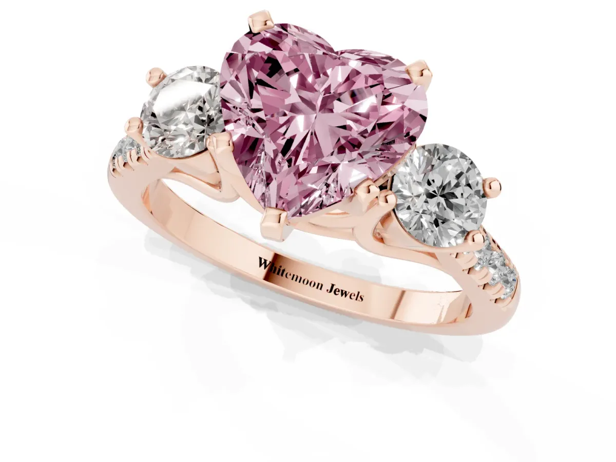 Fancy Pink Three-Stone Heart Cut Diamond Pavé Band with Four-Prong Setting Rose gold