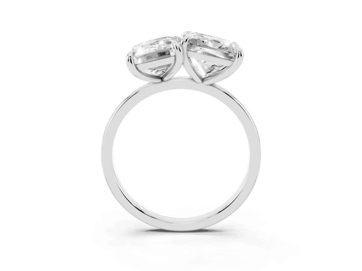 Emerald and Princess Toi Moi Ring with Prong Setting and Plain Band Platinum