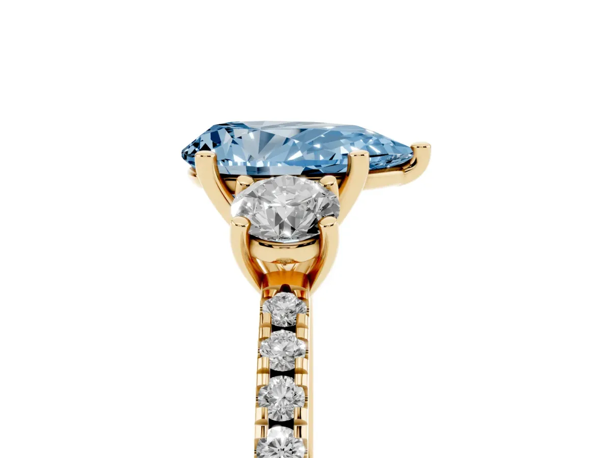 Fancy Blue Three-Stone Pear Cut Cut Diamond Pavé Band with Prong Setting Yellow gold