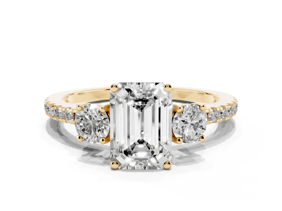 Three-Stone Emerald Cut Cut Diamond Pavé Band with Prong Setting Yellow gold