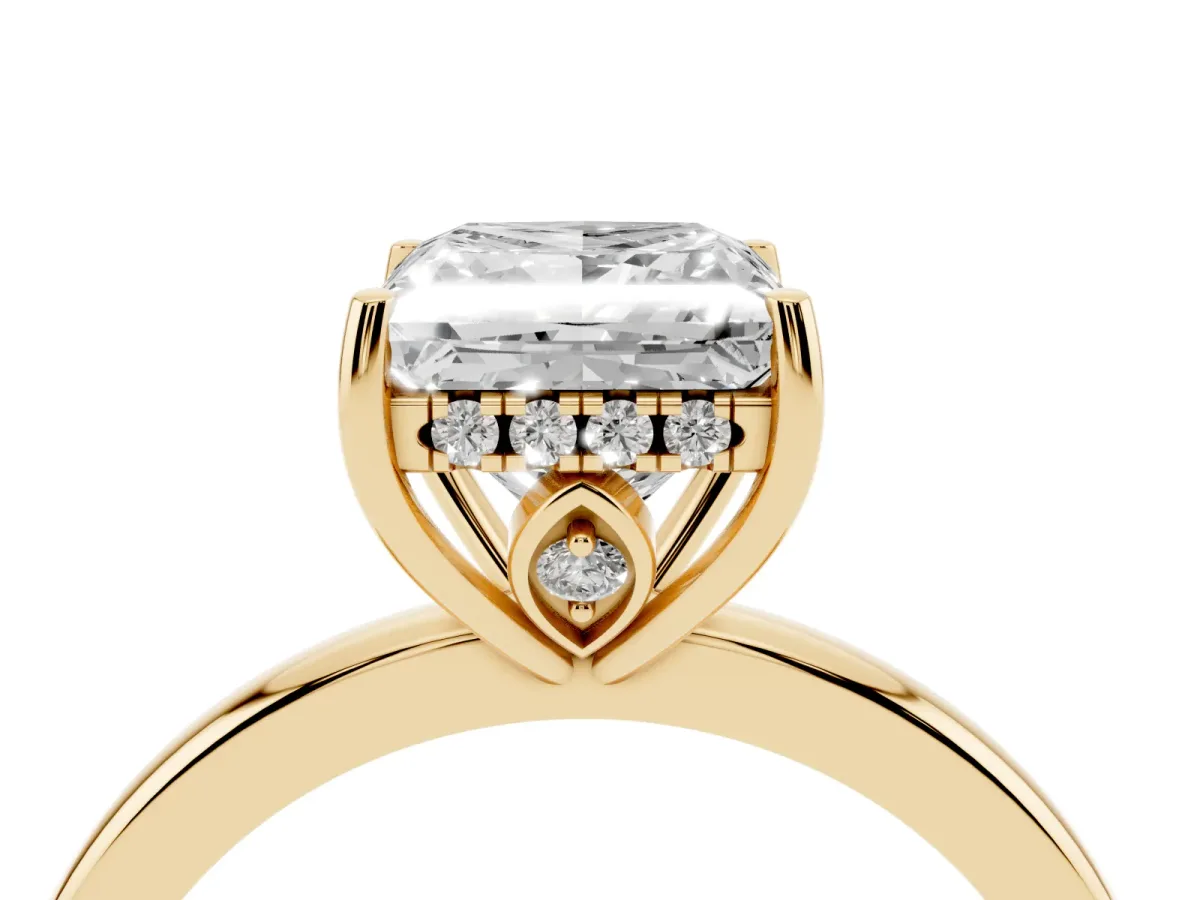 Princess Cut Solitaire Diamond Ring with Prong Setting and Plain Band Yellow gold